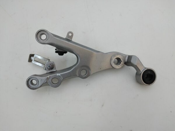 YAMAHA R6 2008 2015 SUPPORTO PEDANA ANTRIORE DESTRA PILOTA 2C0-3