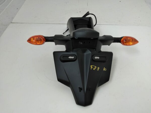 YAMAHA FZ8 2010 Porta targa con frecce