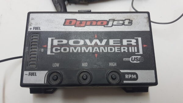 Yamaha R6 2008 Centralina aggiuntiva DynoJet Power Commander III montata con scarico ARROW