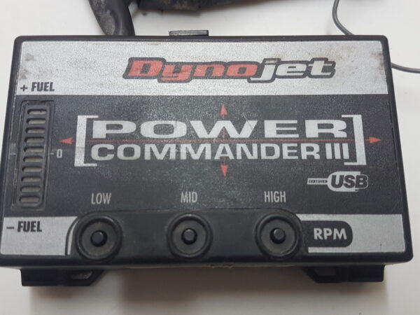 Yamaha R6 2008 Centralina aggiuntiva DynoJet Power Commander III montata con scarico ARROW