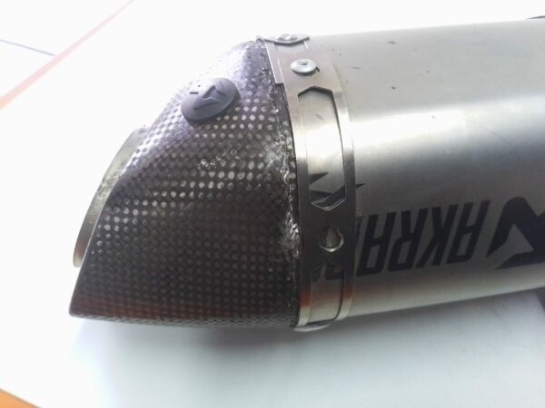 Yamaha R1 Big bang Scarico terminale marmitta akrapovic modificato