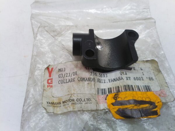 YAMAHA Bracciale supporto frizione 33g8291300