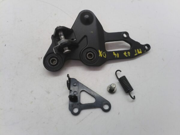 Yamaha mt-07 2014 Supporto pedana anteriore destra