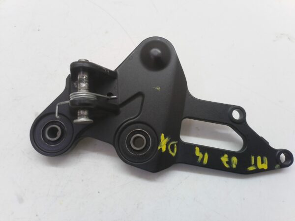 Yamaha mt-07 2014 Supporto pedana anteriore destra