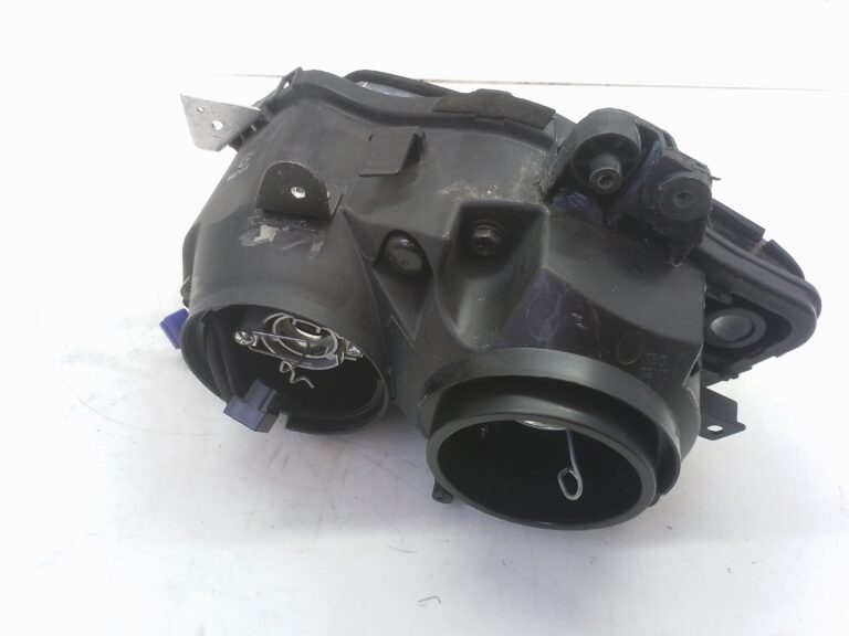 Yamaha R1 fanale anteriore destro riparato p6467