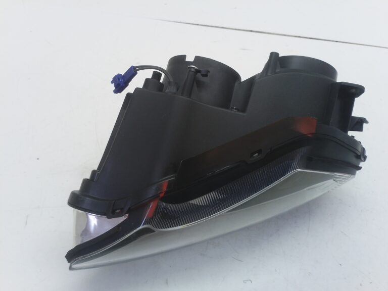 Yamaha R1 fanale anteriore destro riparato p6467