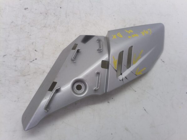 Honda CBR 1000 rr 04 supporto plastica paracalore dx da riparare 80103mela0000