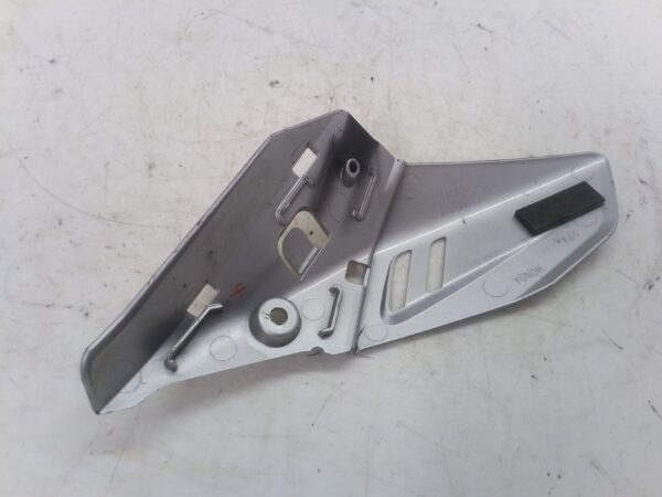 Honda CBR 1000 rr 04 supporto plastica paracalore sx da riparare 80104mela0000