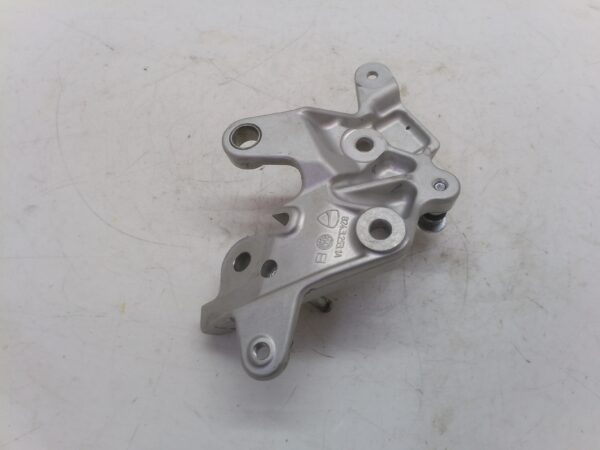 DUCATI MULTISTRADA 1200 15 17 supporto pedana anteriore sinistro 82432531a